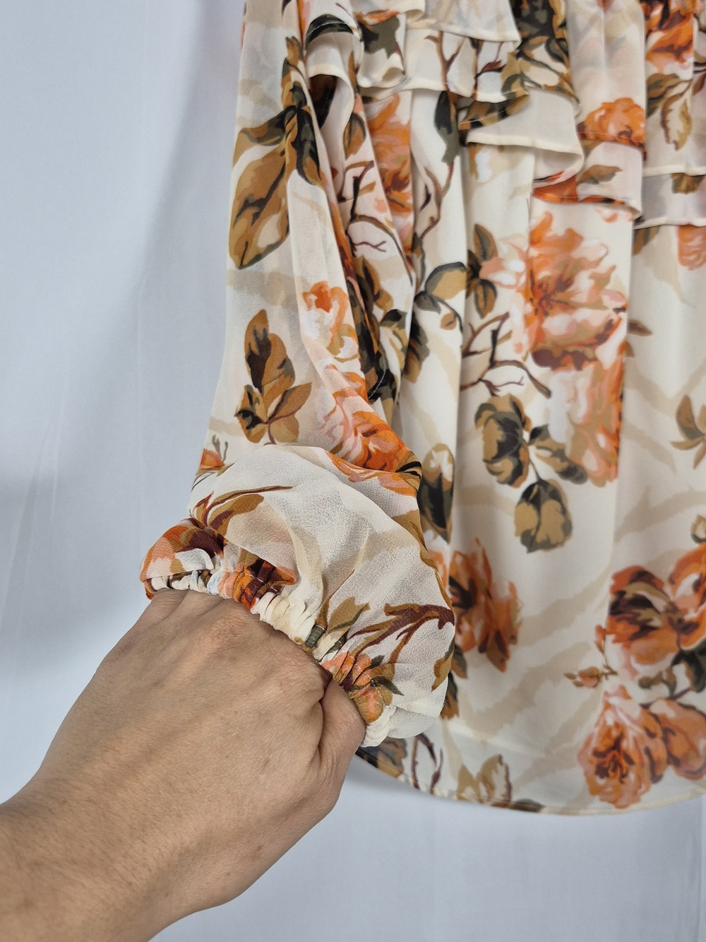 White House Black Market Floral Off Shoulder Ruffle Blouse Size M - Picture 6 of 7